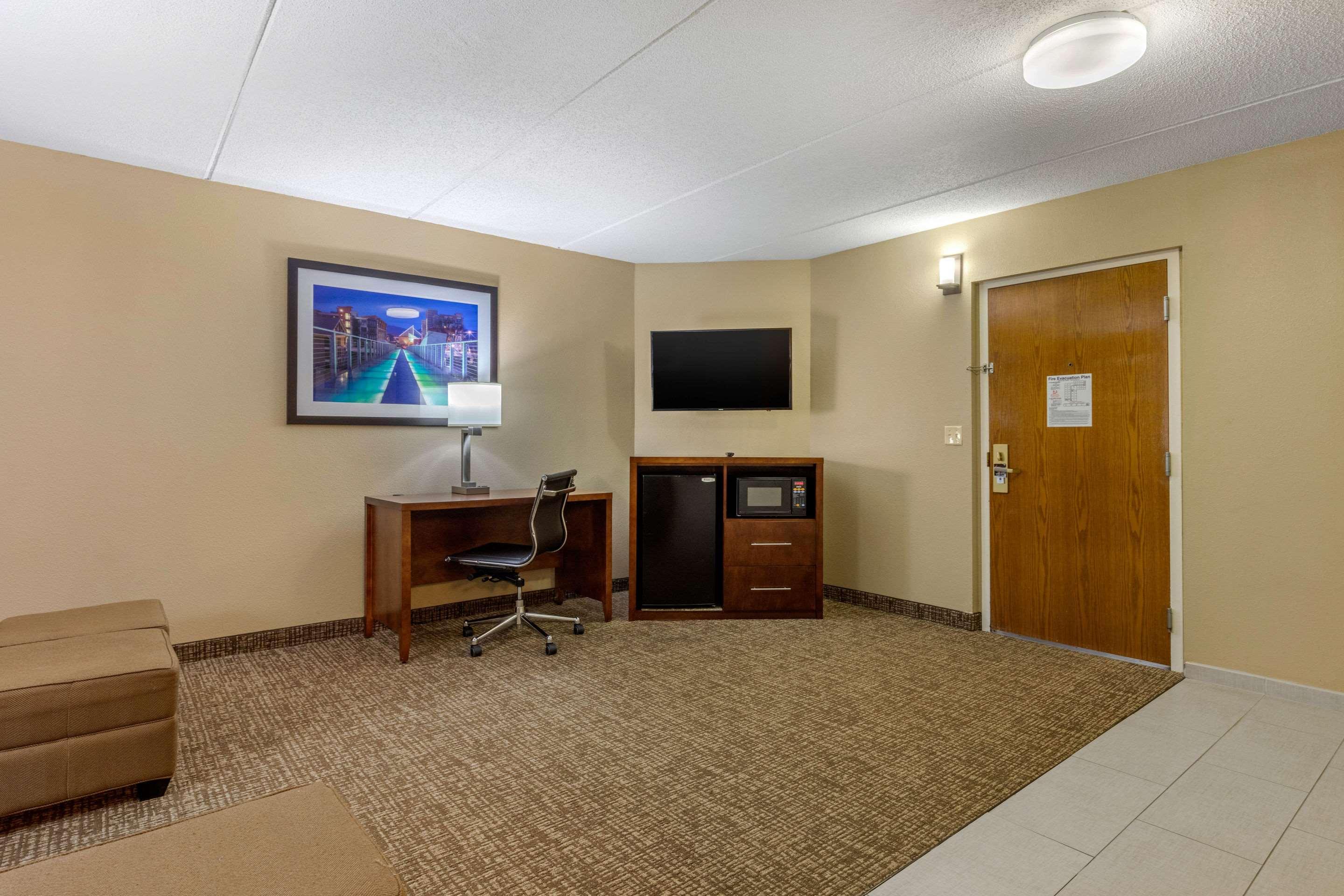 Comfort Inn & Suites Hamilton Place Chattanooga Exterior photo